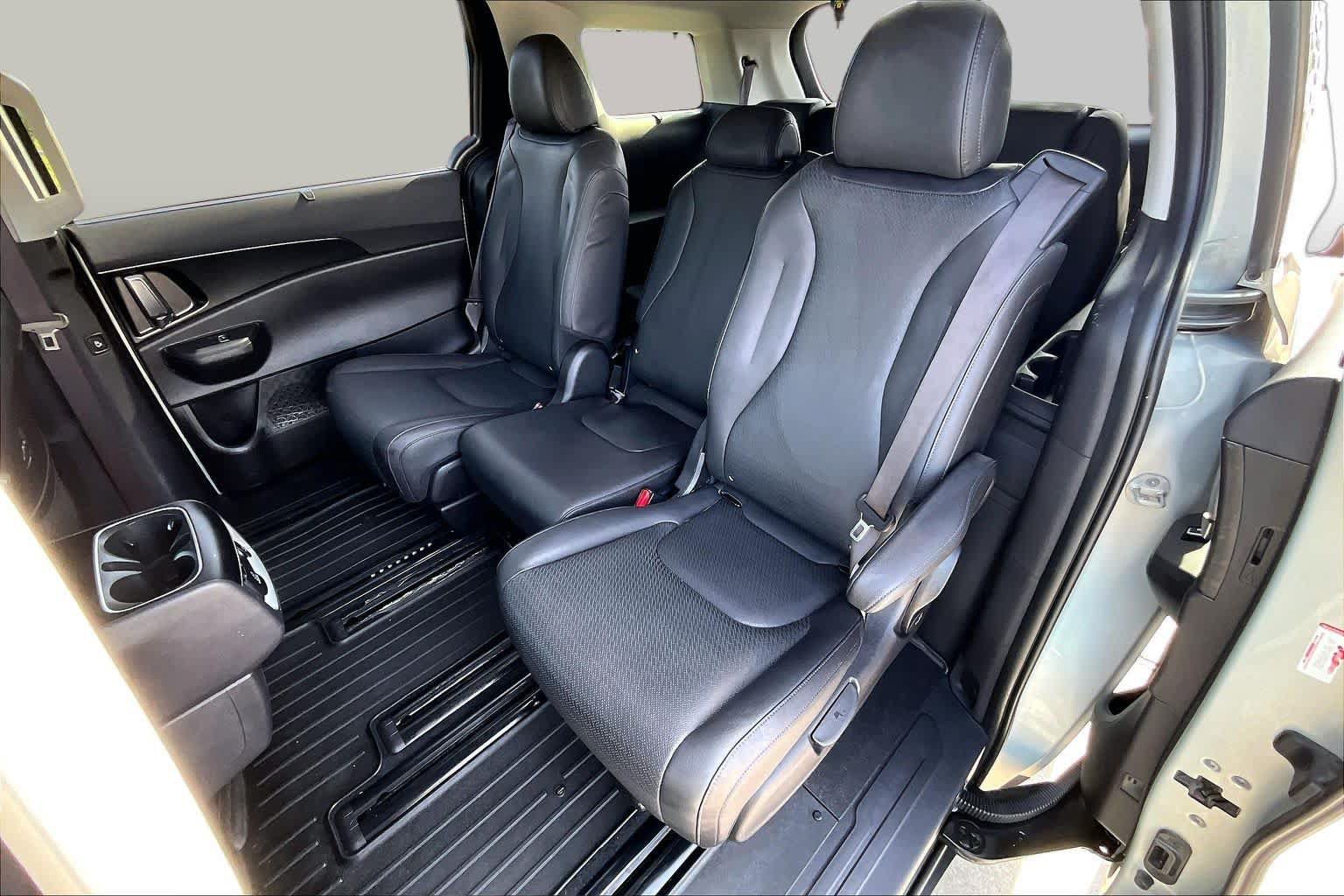 Certified 2025 Kia Carnival SX Prestige FWD image 20