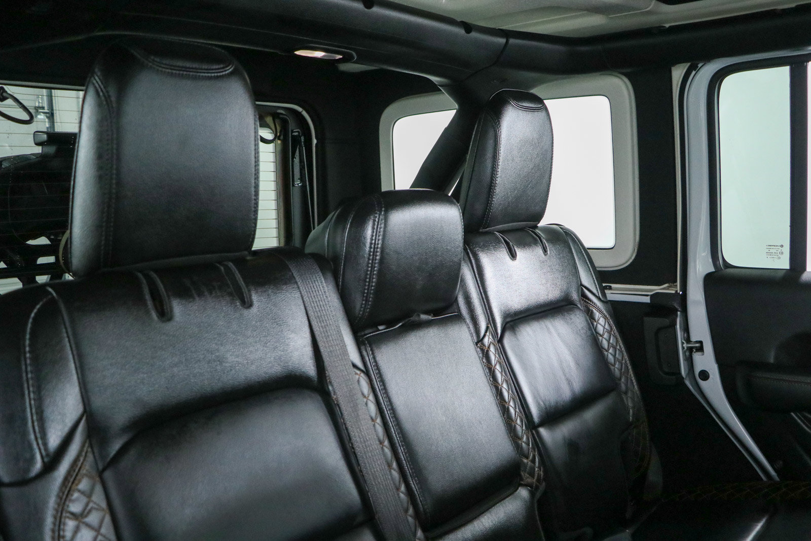 Used 2023 Jeep Wrangler Unlimited Sahara AWD/4WD image 29