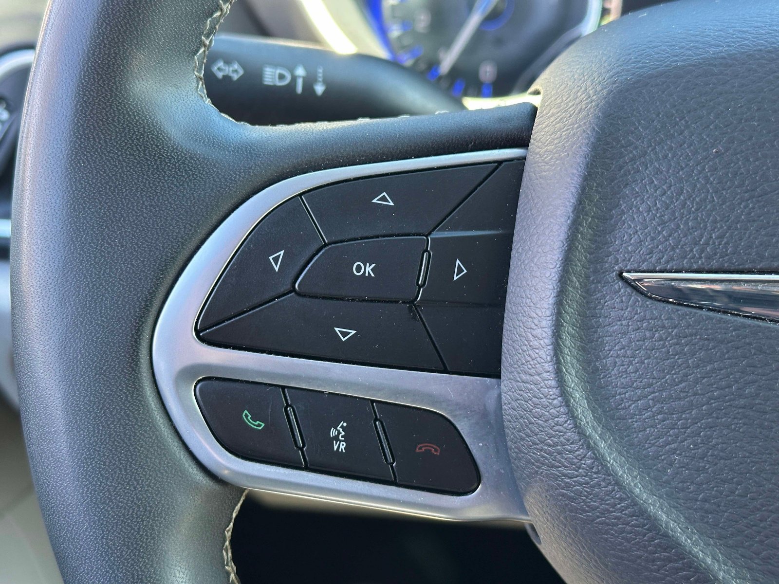 Used 2023 Chrysler Pacifica Touring-L FWD image 19