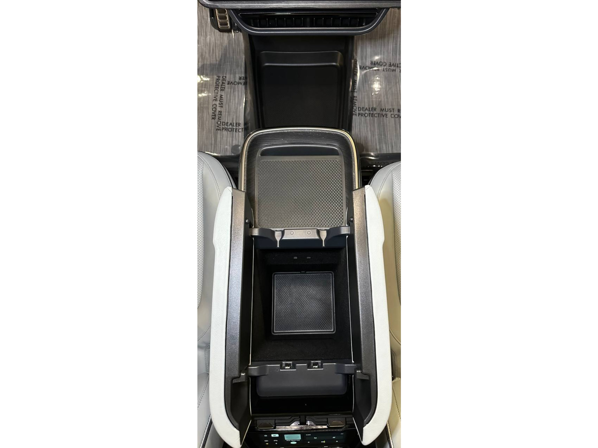Used 2023 Rivian R1T Adventure Dual AWD/4WD image 37