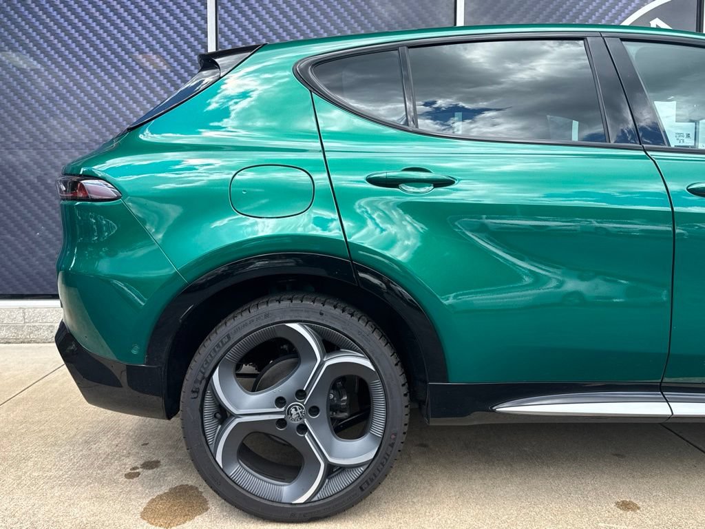New 2026 Alfa Romeo Tonale w/ Active Assist Package AWD/4WD image 5
