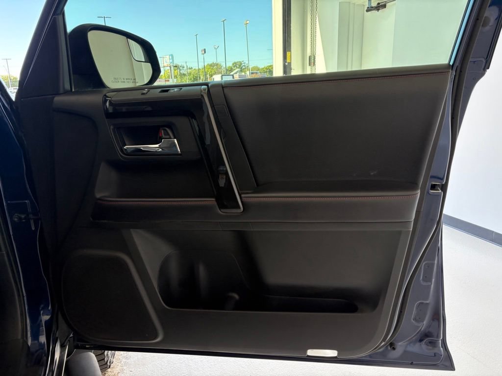 Used 2018 Toyota 4Runner TRD Off-Road AWD/4WD image 35
