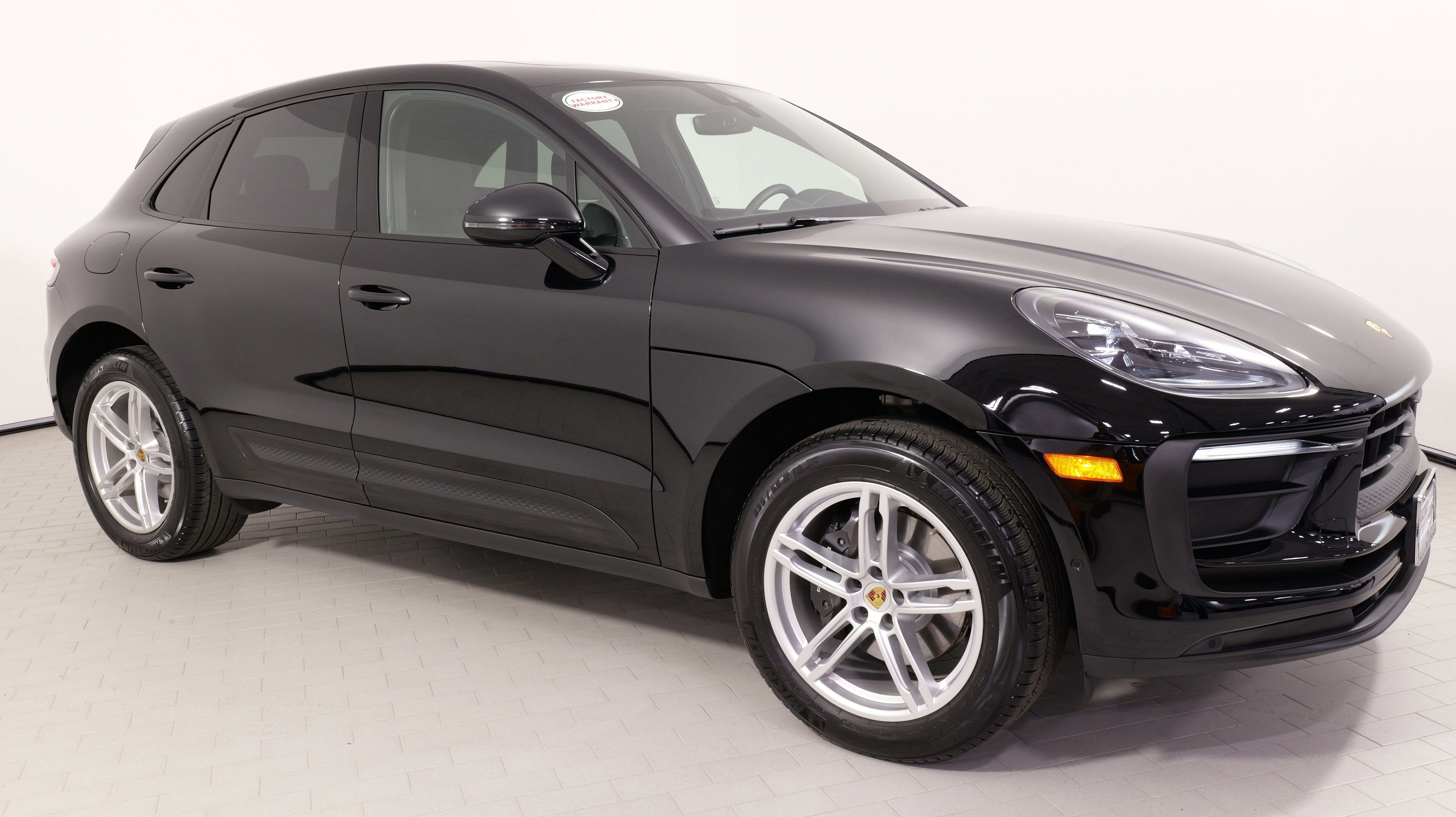 Used 2025 Porsche Macan image 8