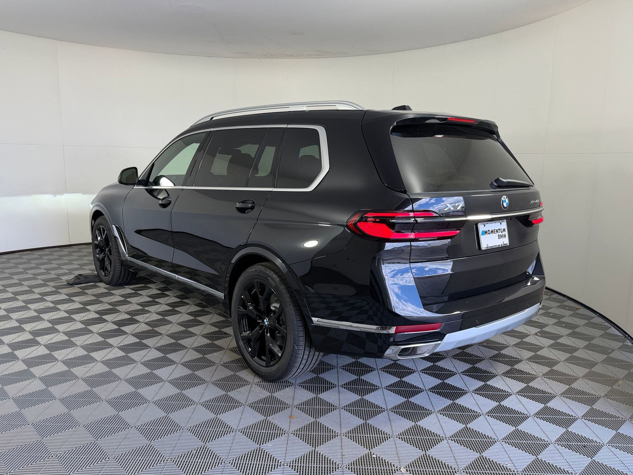 Used 2027 BMW X7 xDrive40i w/ Premium Package AWD/4WD image 3