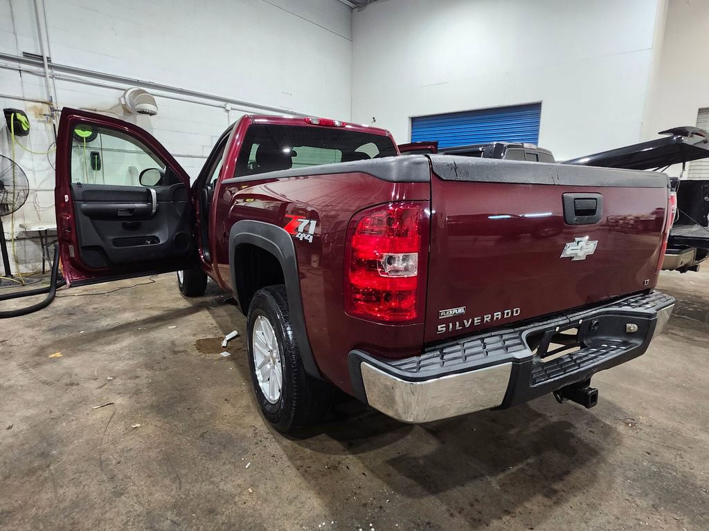 Used 2008 Chevrolet Silverado 1500 LT w/ Suspension Package, Off-Road AWD/4WD image 4
