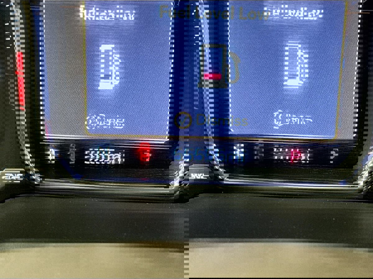 Used 2021 GMC Yukon Denali w/ Denali Premium Package image 13