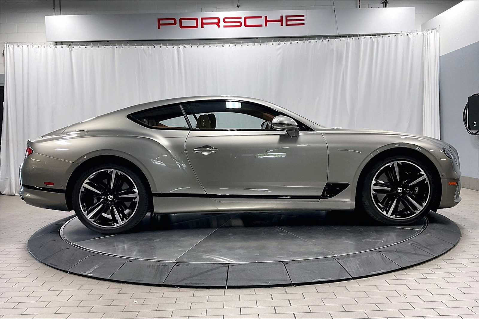 Used 2022 Bentley Continental GT image 11