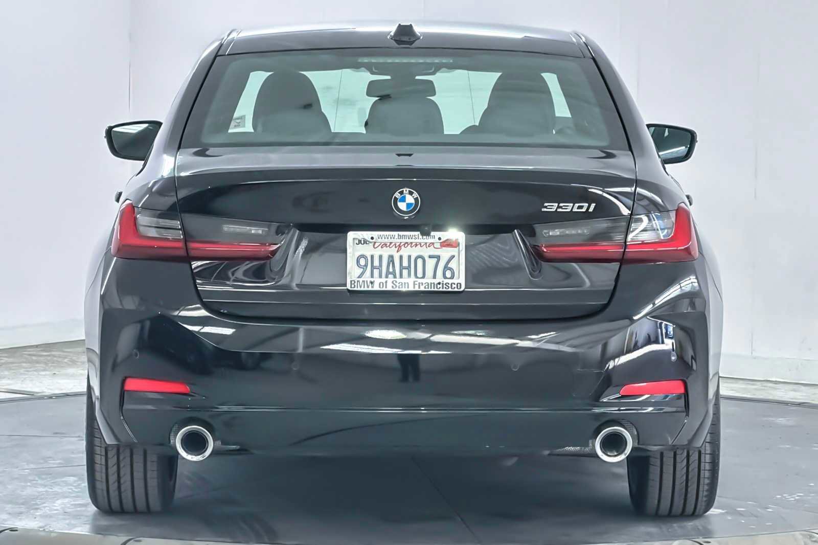 Used 2023 BMW 330i Sedan w/ Premium Package image 7