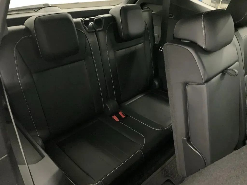 Used 2024 Volkswagen Tiguan SE R-Line image 13