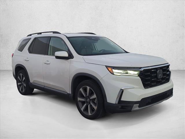 Used 2023 Honda Pilot Touring image 4