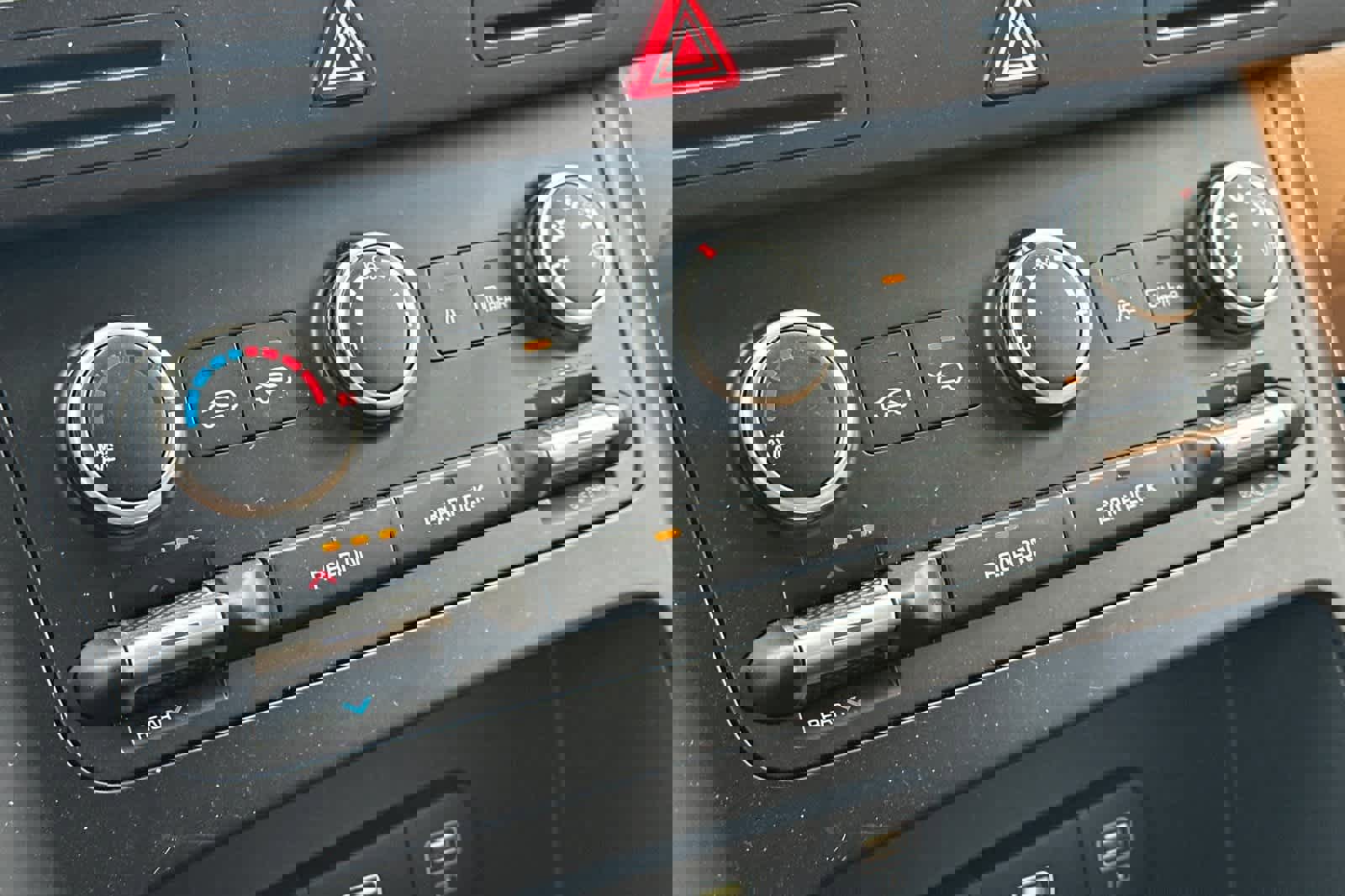 Used 2024 Kia Carnival LX image 21