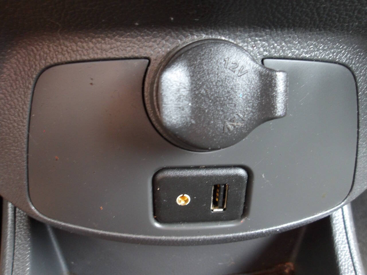 Used 2014 Chevrolet Spark LT FWD image 15