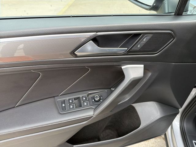 Used 2023 Volkswagen Tiguan SE R-Line AWD/4WD image 15