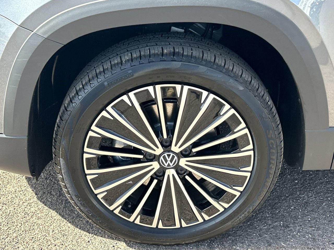 New 2026 Volkswagen Taos SE image 6