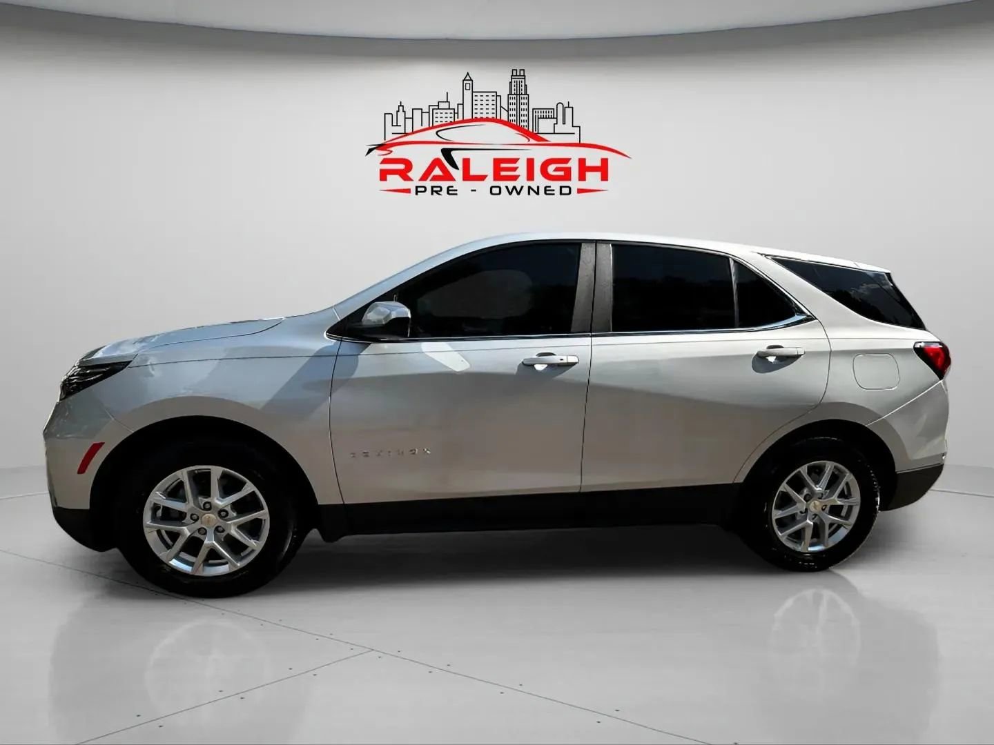 Used 2022 Chevrolet Equinox LT image 2