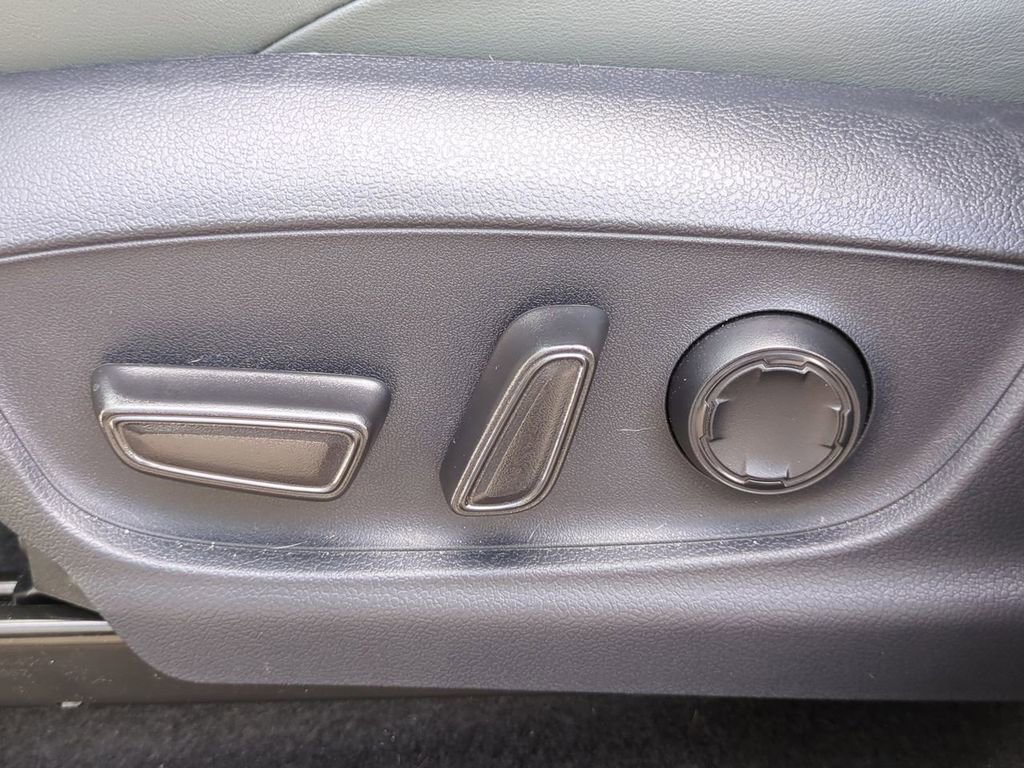 Used 2025 Toyota Tacoma Trailhunter image 19