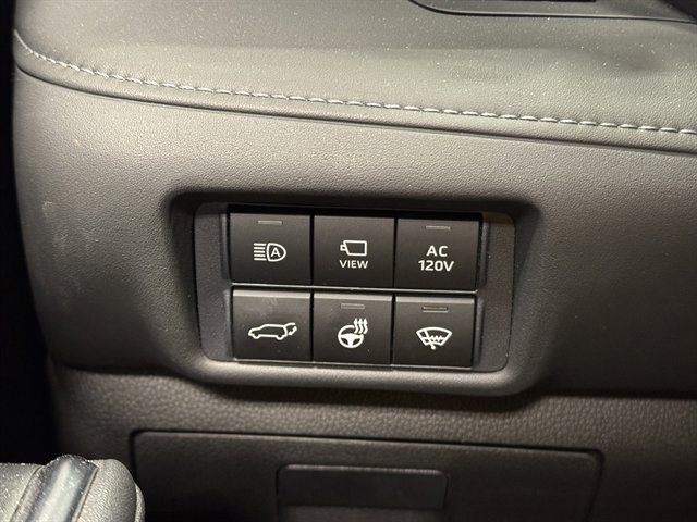 Used 2021 Toyota Highlander Limited AWD/4WD image 30