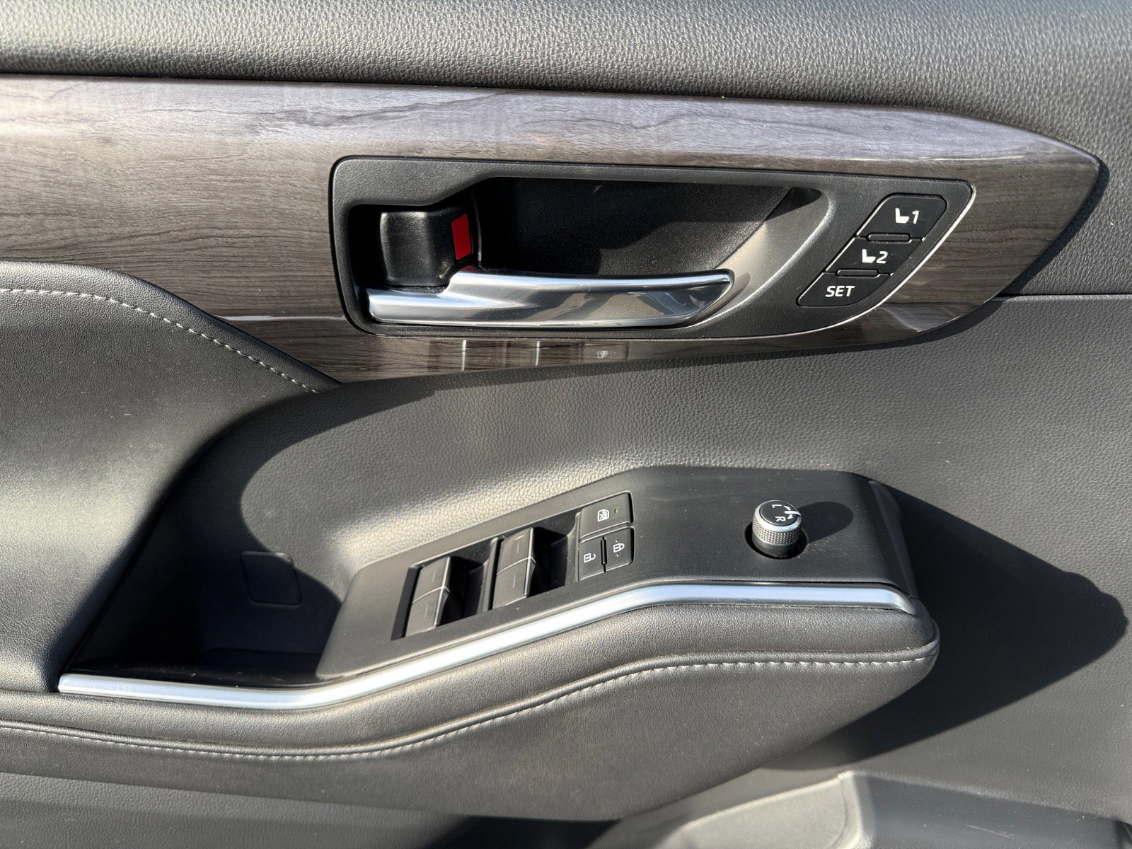 Used 2020 Toyota Highlander Platinum image 15