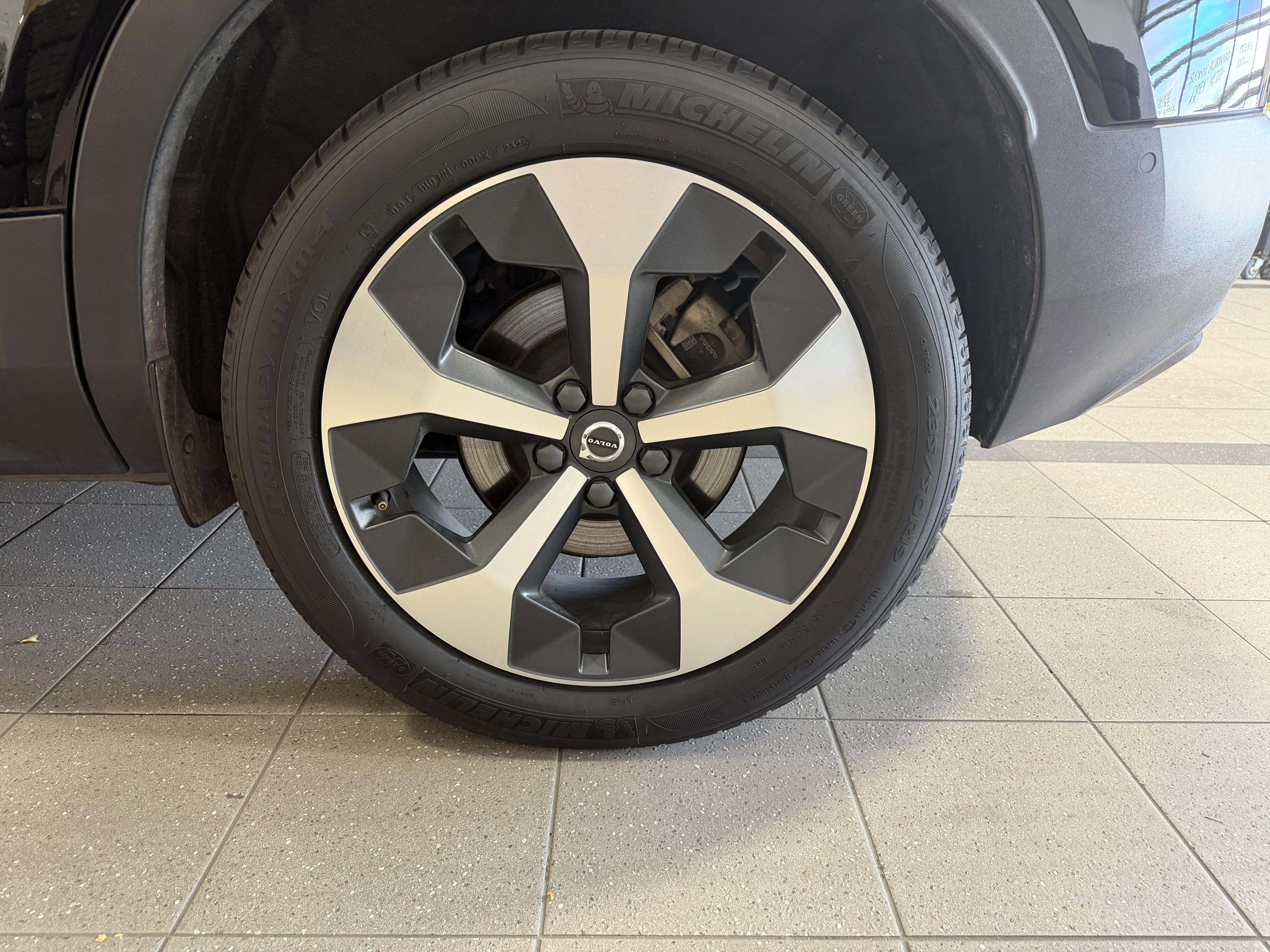 Used 2023 Volvo XC40 B4 Ultimate FWD image 7