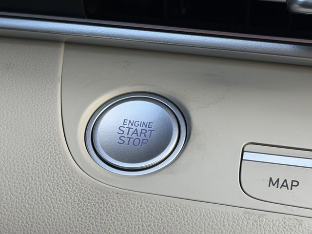 Used 2025 Hyundai Elantra Limited image 8