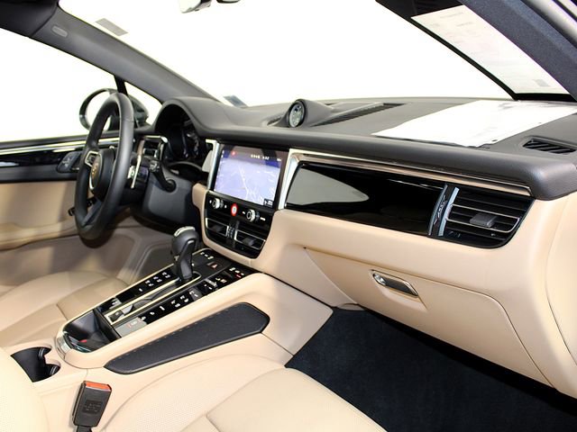 Used 2025 Porsche Macan image 27