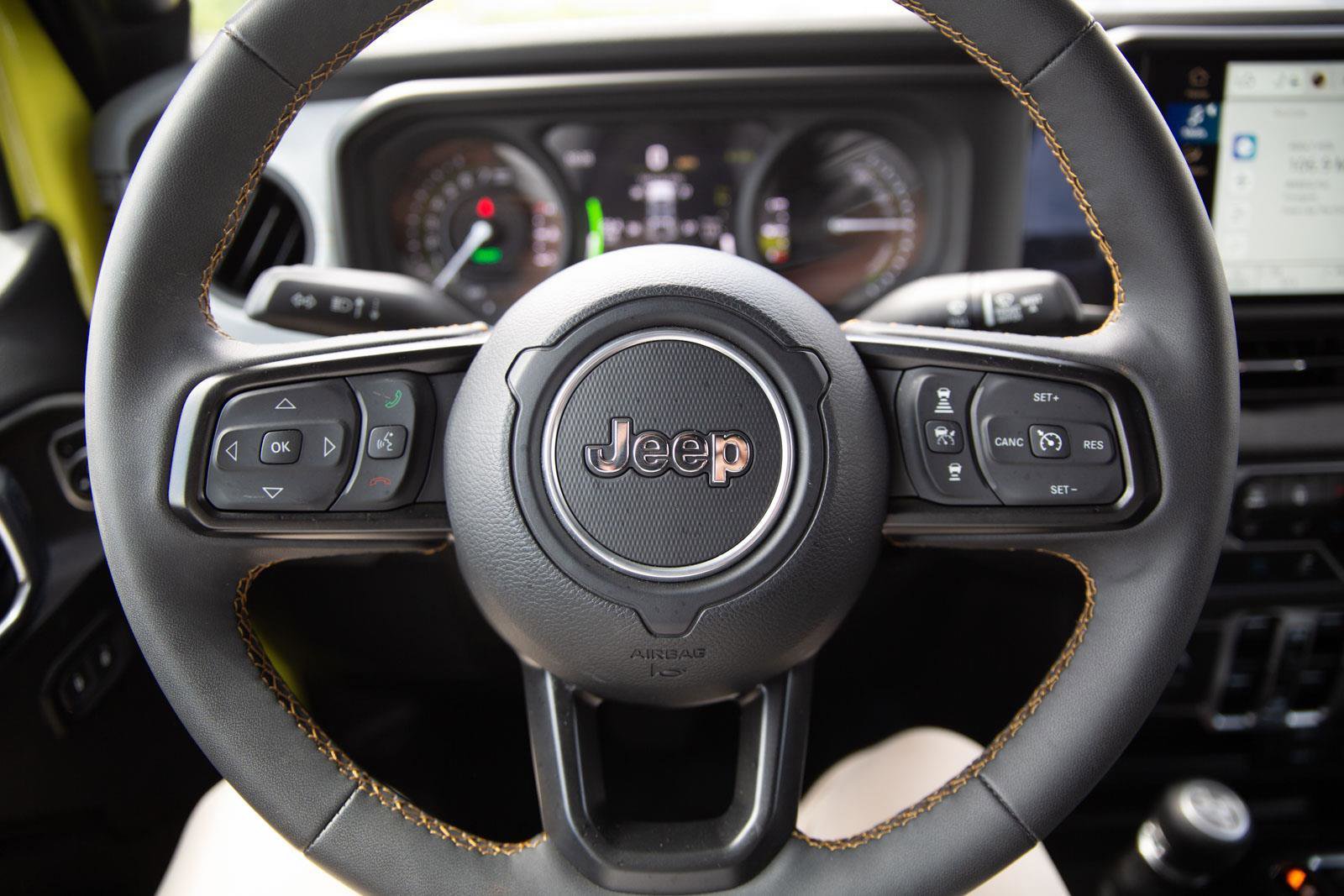 Used 2024 Jeep Wrangler Unlimited w/ Convenience Group AWD/4WD image 10