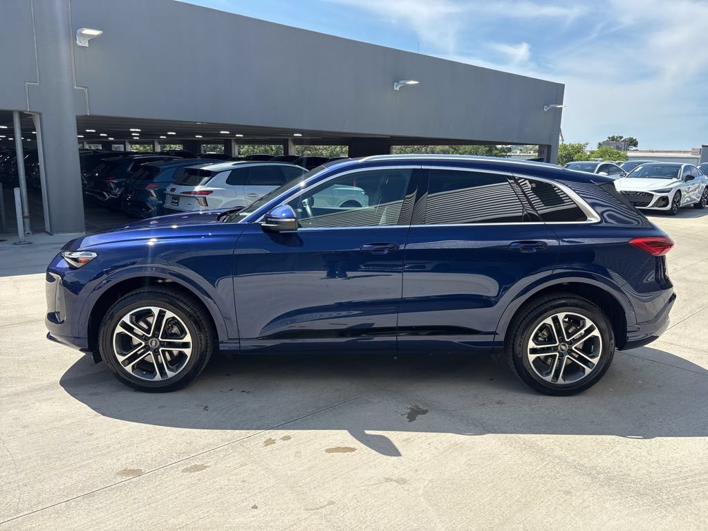 Certified 2025 Audi Q5 Premium w/ Convenience Package AWD/4WD image 9