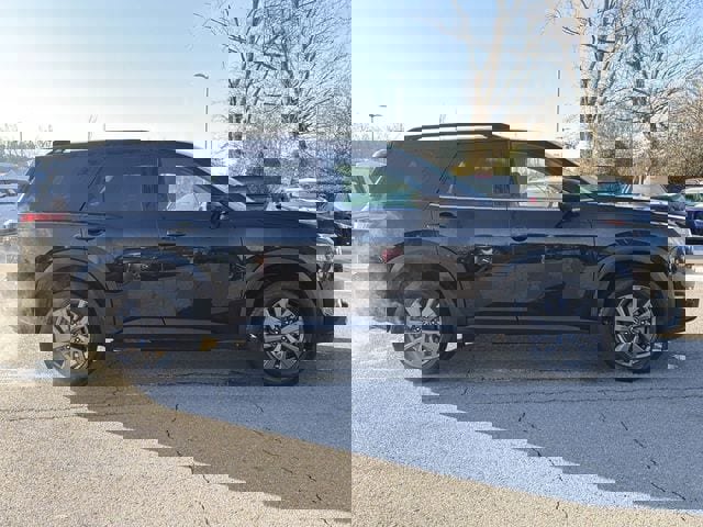 Used 2024 Nissan Pathfinder SV image 2