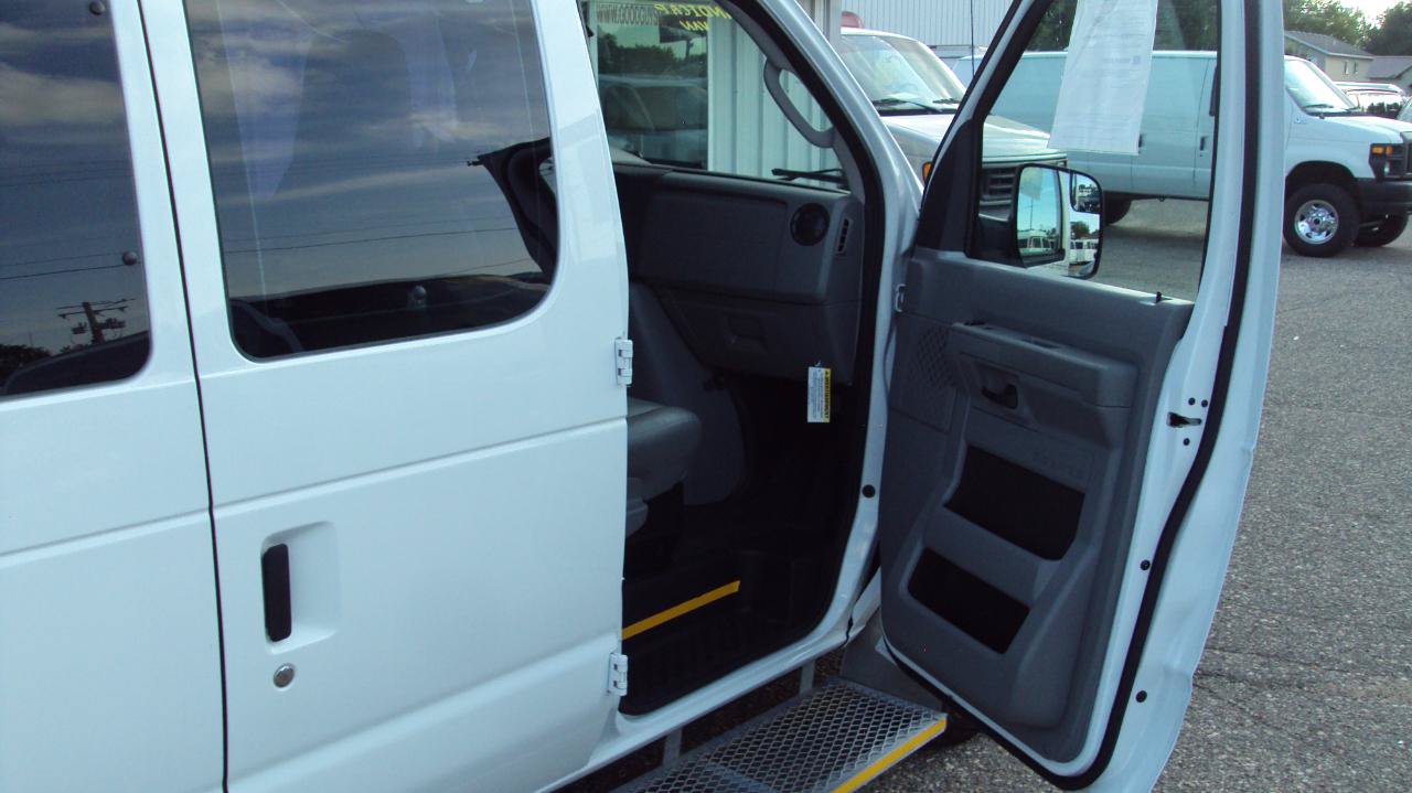 Used 2014 Ford E-250 and Econoline 250 Extended w/ Power Group RWD image 23