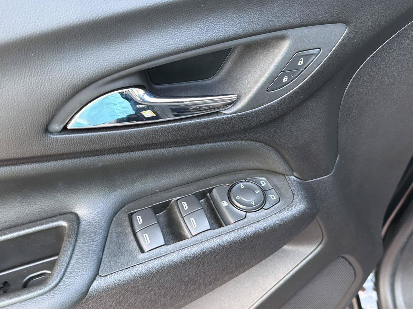 Used 2024 Chevrolet Equinox LT FWD image 30