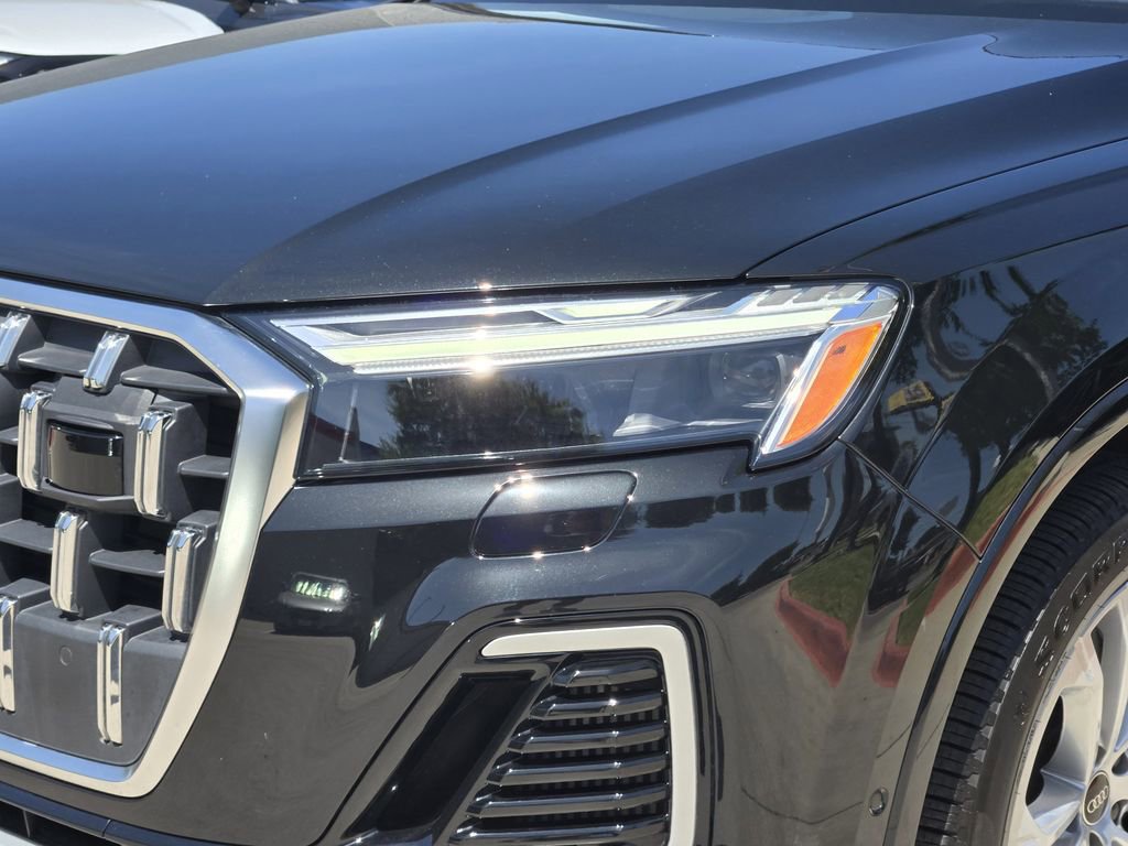 Certified 2025 Audi Q7 3.0T Premium Plus image 9