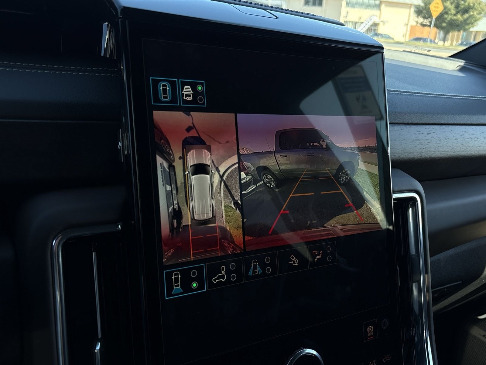 New 2026 GMC Yukon Denali Ultimate w/ LPO, Floor Liner Package AWD/4WD image 19