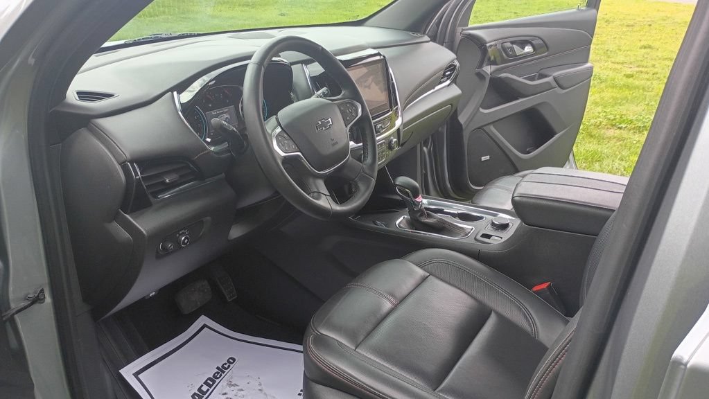 Used 2023 Chevrolet Traverse RS w/ LPO, Cargo Package AWD/4WD image 10
