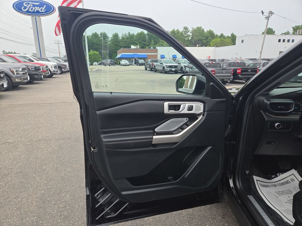 Used 2023 Ford Explorer Limited w/ Limited Technology Package AWD/4WD image 5