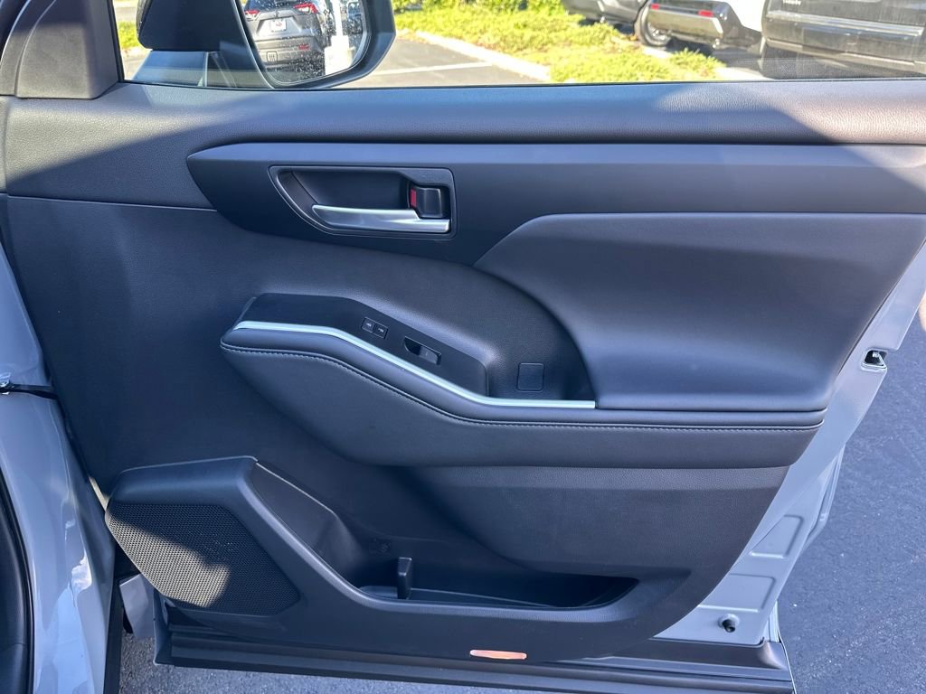 New 2025 Toyota Highlander XSE image 16