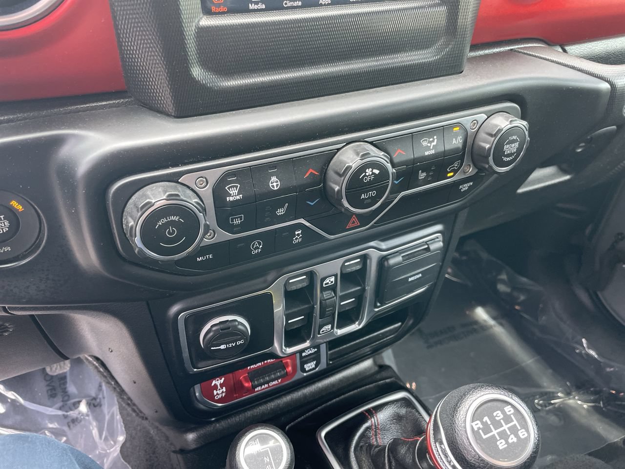 Used 2021 Jeep Gladiator Rubicon w/ Cold Weather Group AWD/4WD image 18