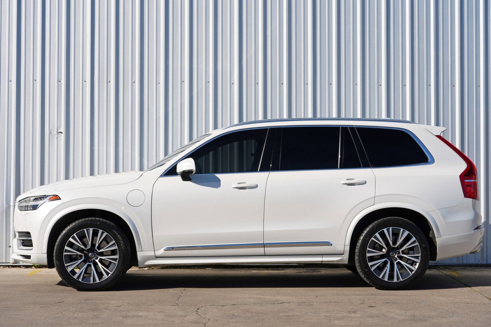 Used 2021 Volvo XC90 T8 Inscription Expression w/ Protection Package Premier AWD/4WD image 8