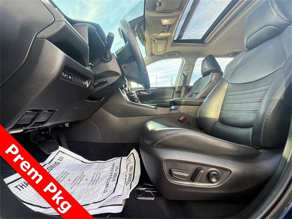 Used 2022 Toyota RAV4 XLE Premium image 24