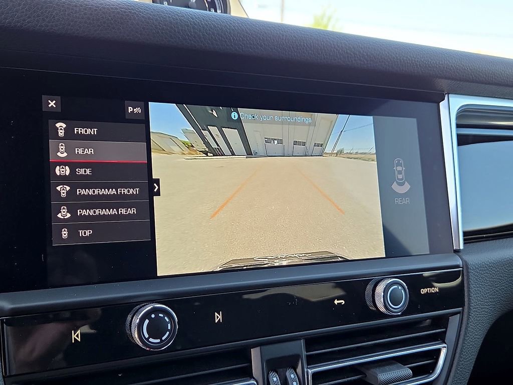 Used 2025 Porsche Macan AWD/4WD image 18