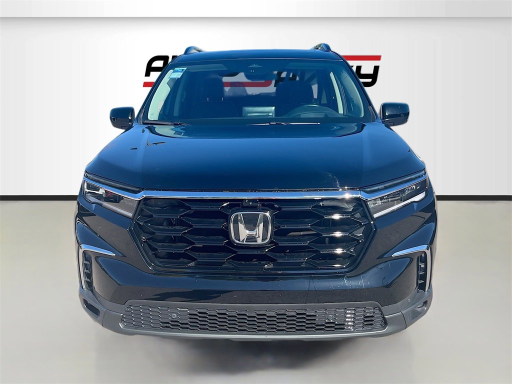 Used 2025 Honda Pilot Elite image 2