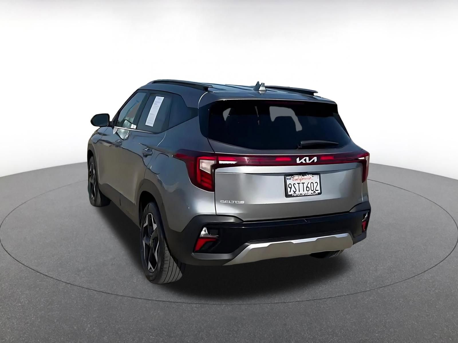 Used 2025 Kia Seltos S FWD image 11