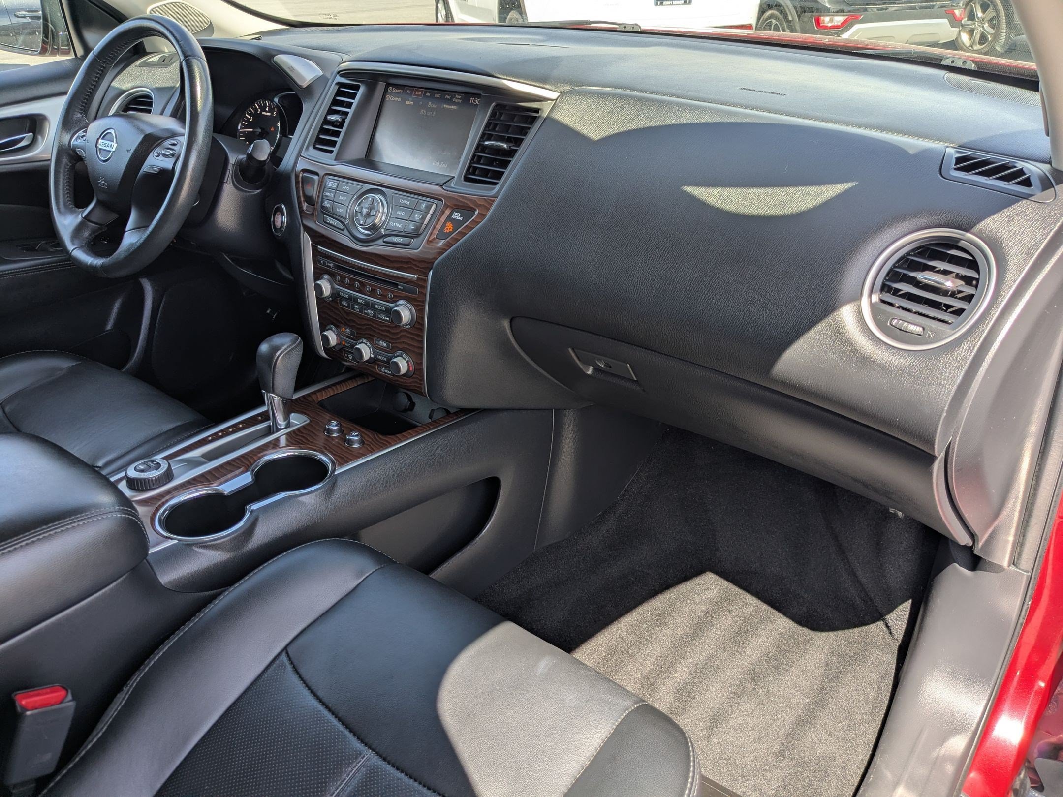 Used 2017 Nissan Pathfinder Platinum w/ Family Entertainment Package AWD/4WD image 32