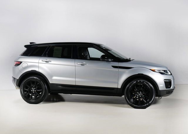 Used 2019 Land Rover Range Rover Evoque SE Premium image 30