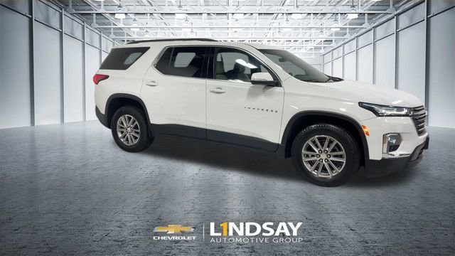 Used 2023 Chevrolet Traverse LT w/ Rear Camera Mirror Package image 3