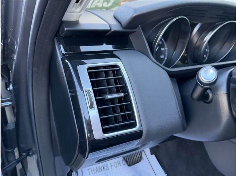 Used 2019 Land Rover Discovery SE AWD/4WD image 37