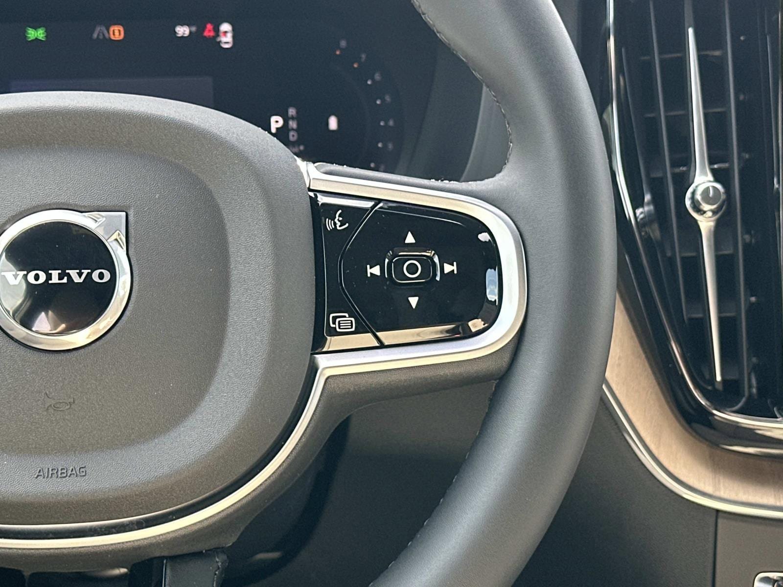 New 2026 Volvo XC60 B5 Core w/ Climate Package AWD/4WD image 9