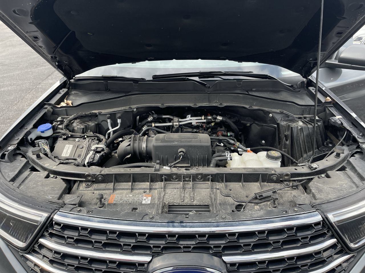 Used 2024 Ford Explorer XLT w/ Equipment Group 202A AWD/4WD image 28