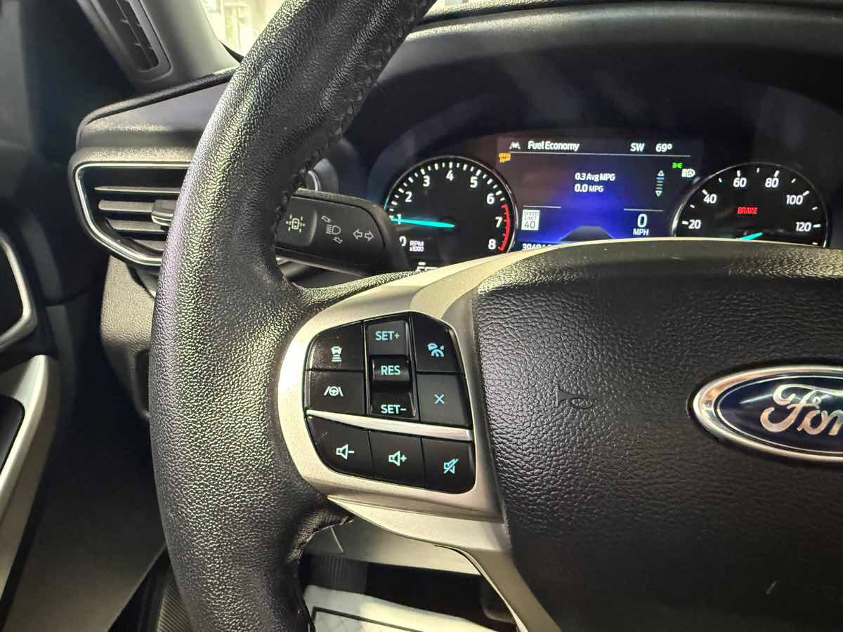Used 2023 Ford Explorer XLT w/ Equipment Group 202A AWD/4WD image 14
