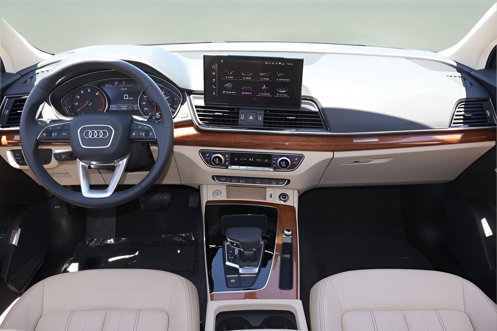 Used 2023 Audi Q5 2.0T Premium w/ Convenience Package image 13