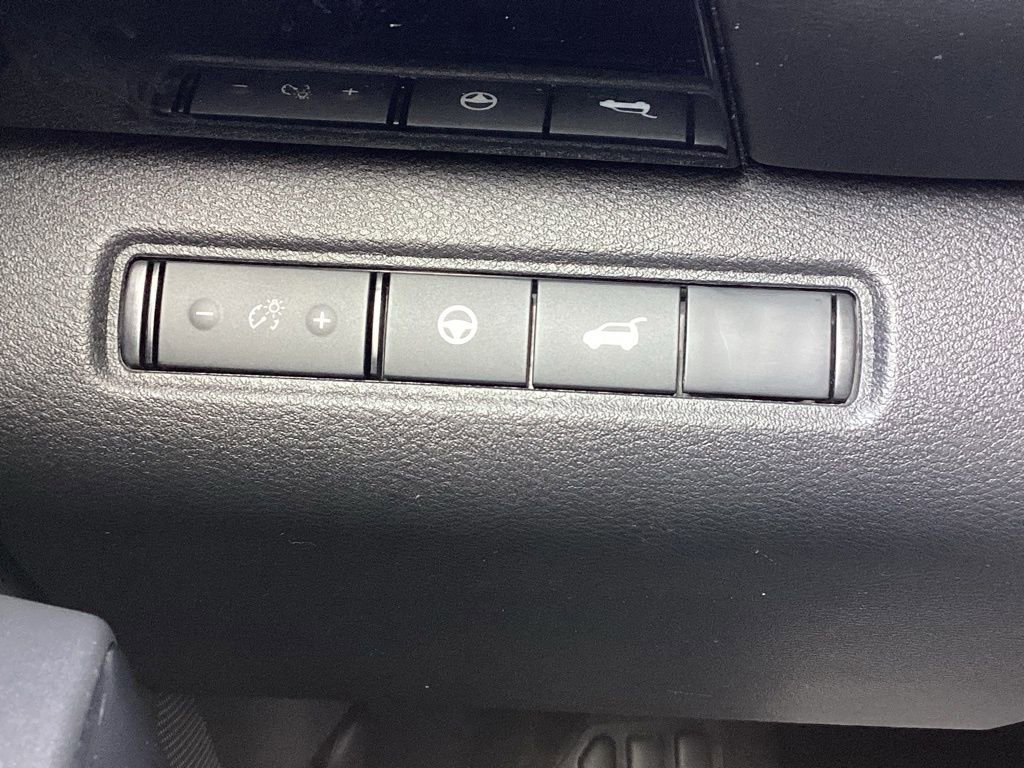 Used 2025 Nissan Pathfinder SV AWD/4WD image 26